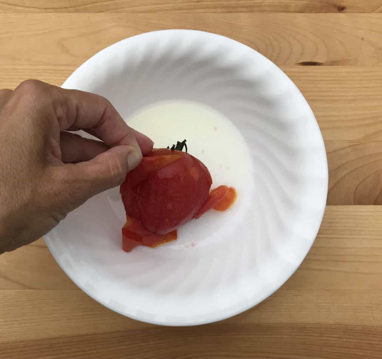 Peeling a thawed tomato | freezing tomatoes | preserving tomatoes