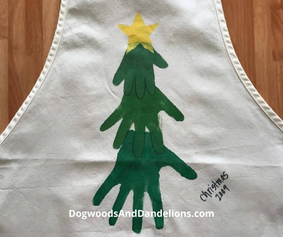 Hand prints on an apron make an easy homemade Christmas gift.